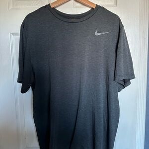 Nike Men's Gray T-Shirt